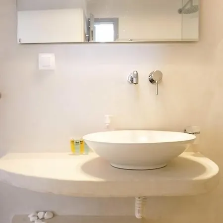 Celestial Garden Apartahotel Adamantas (Milos)